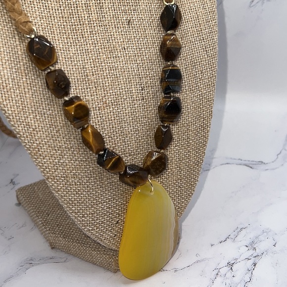NWT French Connection Tiger Eye and Agate Pendant Necklace. - Picture 6 of 9